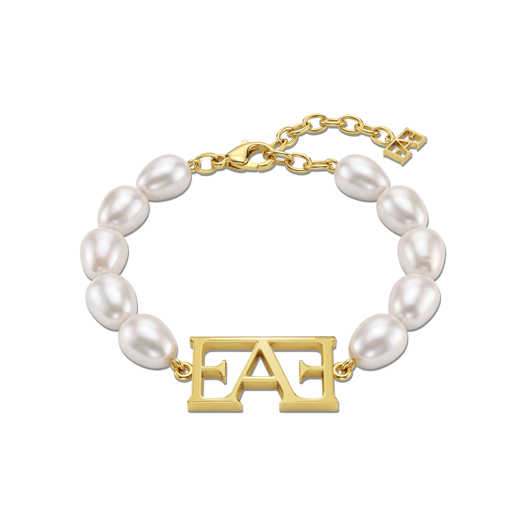Statement Pearl Bracelet.