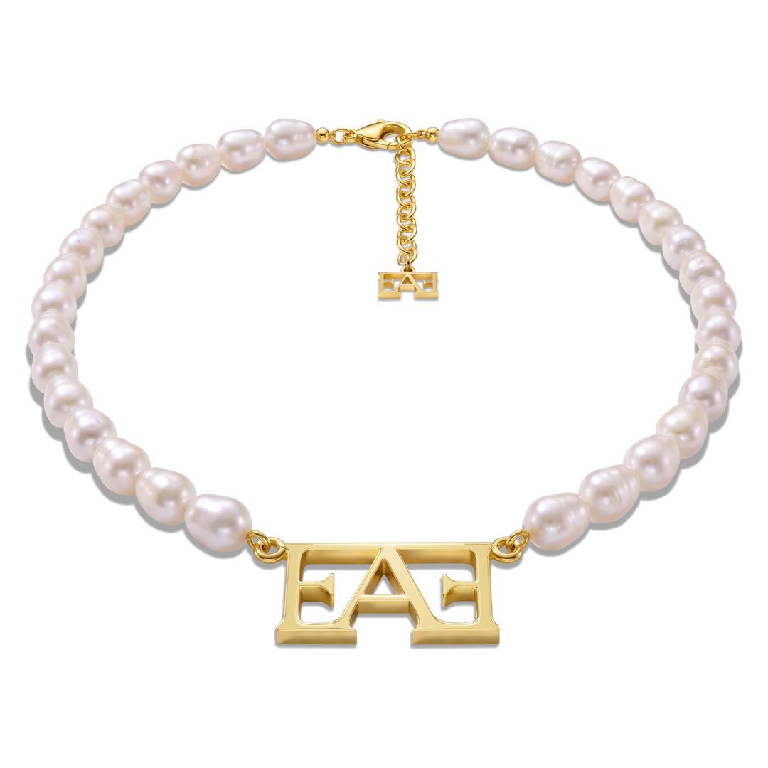 Statement Pearl Necklace.