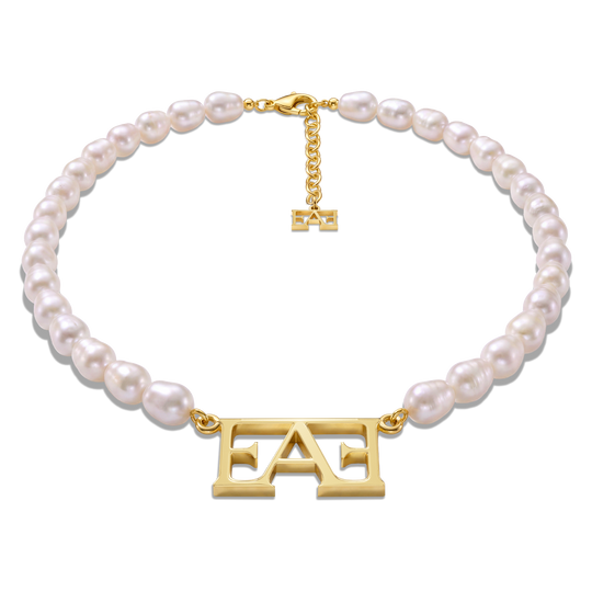 Statement Pearl Necklace.