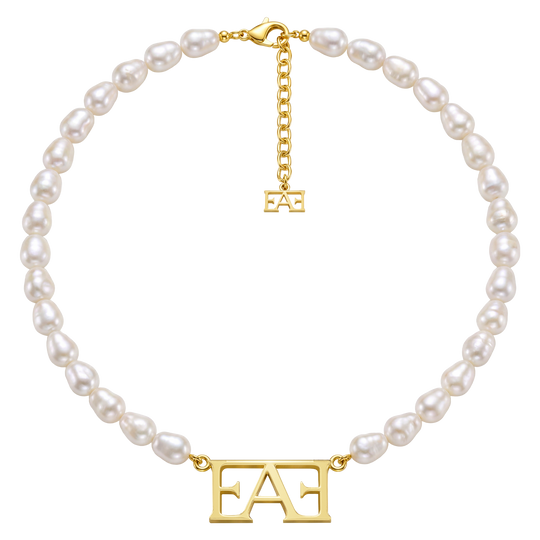 Statement Pearl Necklace.