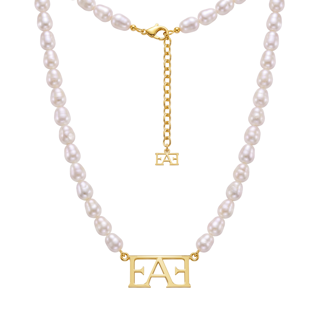 Statement Pearl Necklace.