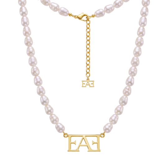Statement Pearl Necklace.