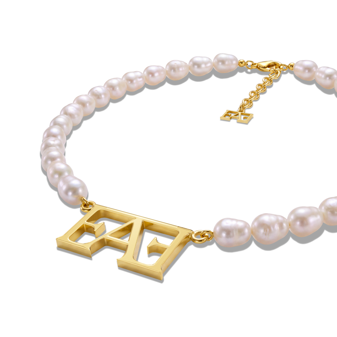 Statement Pearl Necklace.
