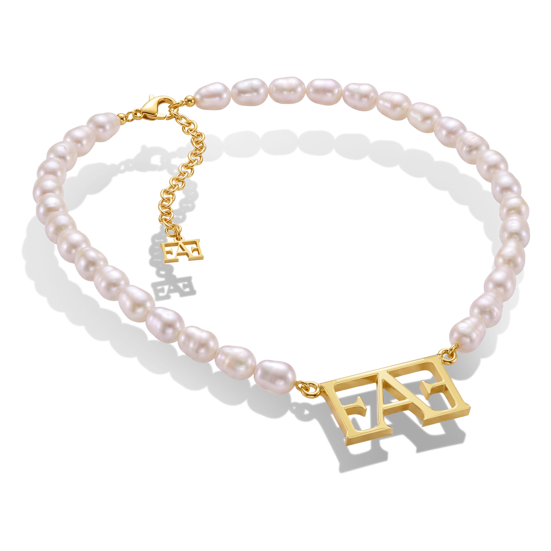 Statement Pearl Necklace.