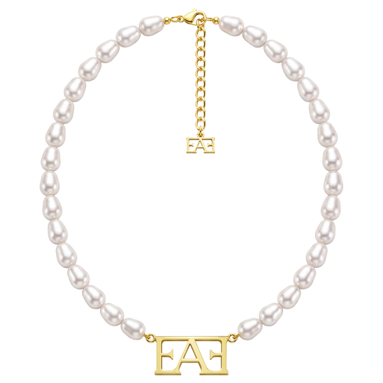 Statement Pearl Necklace.